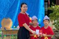 Trao sổ tiết kiệm cho 2 em Trần Gia Bảo và Trần Quốc Bảo